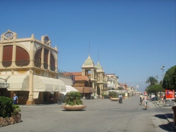 Riferimento 1L2501 - Stabile - Palazzo in Vendita a Viareggio