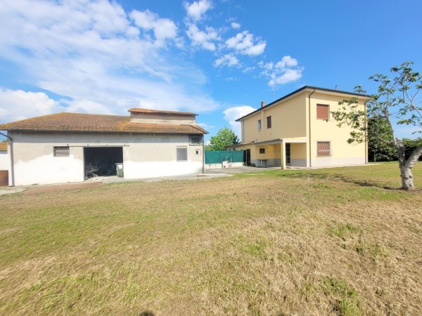 Riferimento 1W2502 - Villa Bifamiliare in Vendita a Viareggio