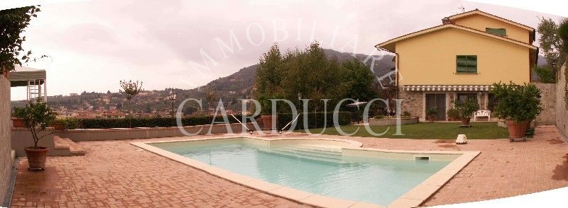 Foto - Toscana Villa Sulla Collina Di Pescia Con Piscina E Vista Panoramica