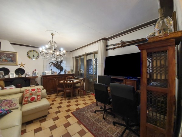 Riferimento 1R2501 - Villa Bifamiliare in Vendita a Viareggio