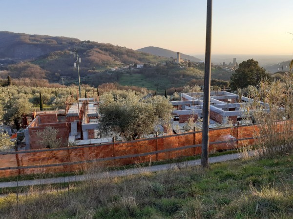 Riferimento 2796 - Villa Bifamiliare in Vendita a Castellina Di Serravalle
