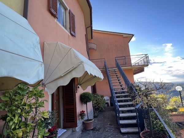Riferimento 2832 - Villa Bifamiliare in Vendita a Castellina Di Serravalle