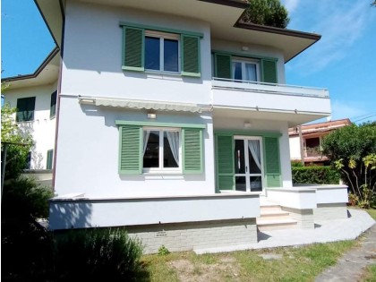 Immobile WA 15481 - Villa Bifamiliare in Vendita a Marina Di Pietrasanta