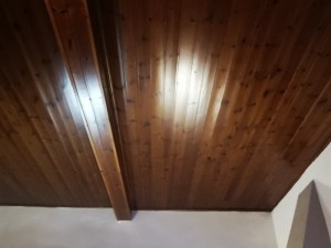 dettaglio soffitto in legno
