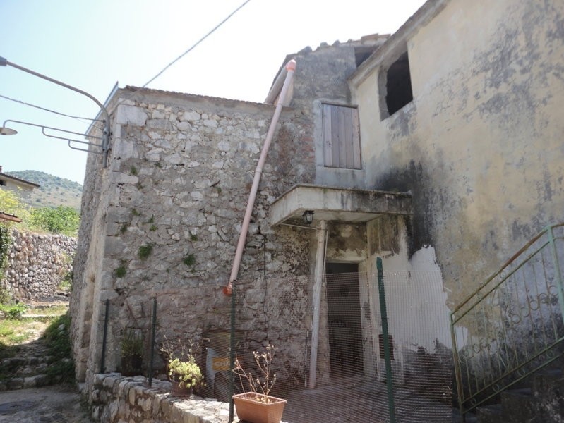 Colonica in vendita a Castelnuovo Parano (FR)
