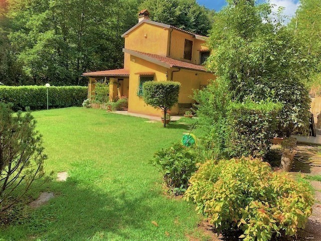 Colonica in vendita a Montemagno, Camaiore (LU)