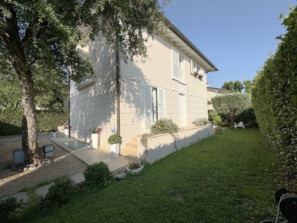 Riferimento SV130 - villa in Buying And Selling in Pietrasanta