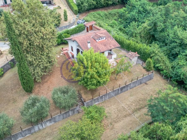 Riferimento CAMVIL158 - Villa Singola in Vendita a Camaiore