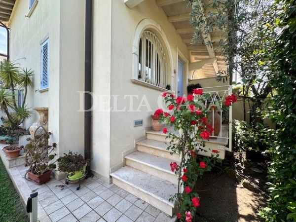 Reference LC2536VT - Villa - Villetta for Vendita in Lido Di Camaiore