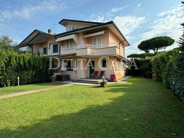 Reference LC2545VT - Villa - Villetta for Vendita in Lido Di Camaiore