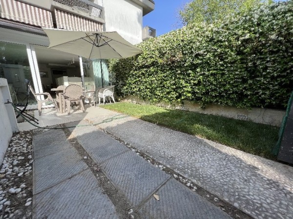 Rif. VA180 - appartamento in vendita a Camaiore - Lido Di Camaiore | Foto 2