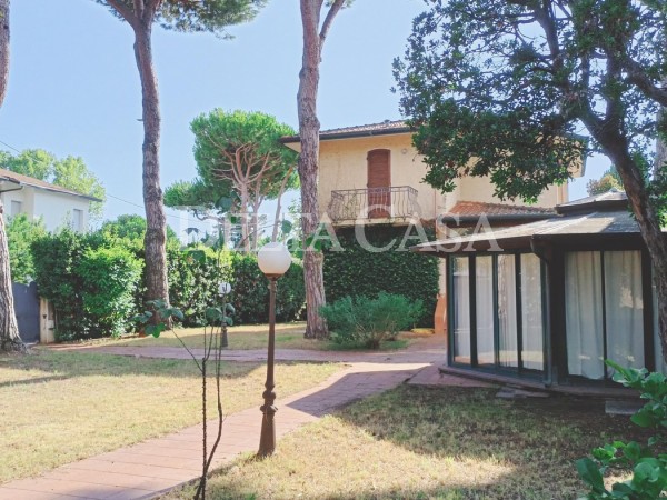 Reference LC2548VU - Villa - Villetta for Vendita in Lido Di Camaiore