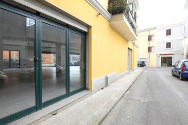 Locale commerciale fronte port