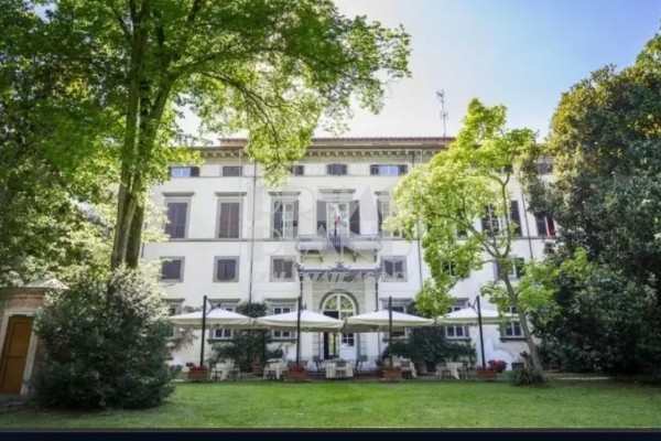 Villa For Sale In Lucca