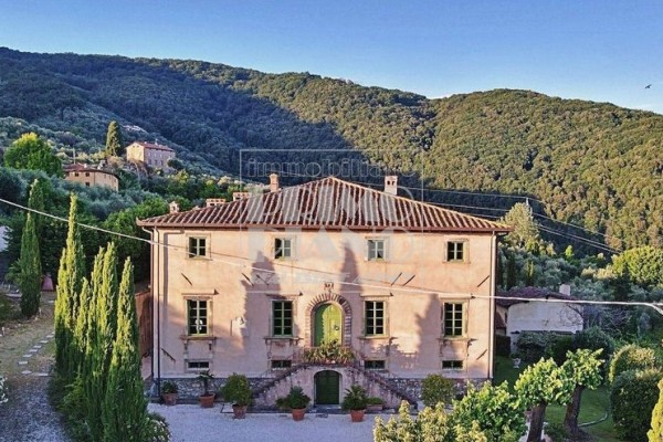 Villa For Sale In Lucca