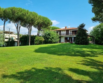 Villa con giardino di 3. 000 m