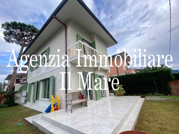 Reference 720 - Two-family Villa  for Sale in Marina Di Pietrasanta