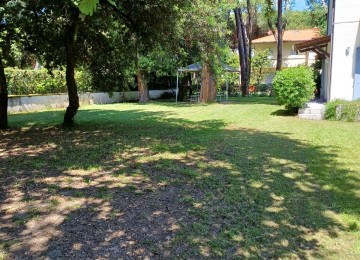 Villa bifamiliare con ampio gi