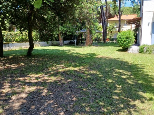 Villa bifamiliare con ampio gi