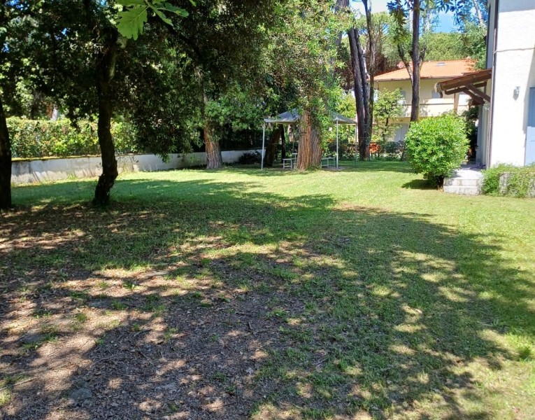 Semi-detached villa with spaci