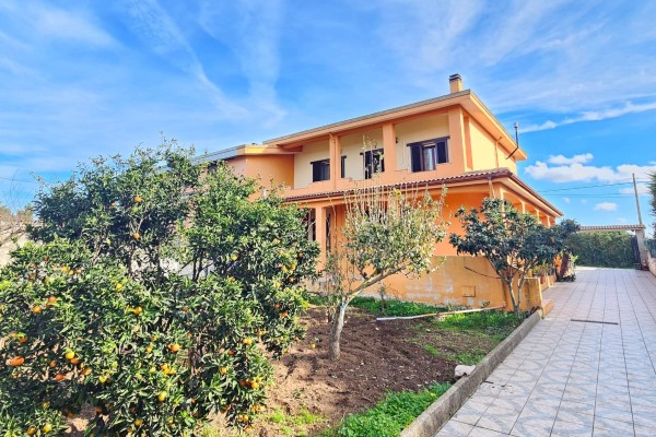 Casa indipendente con terreno