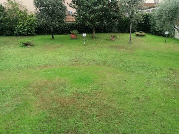 Rif. V2112 - villa singola in vendita a Viareggio | Foto 2