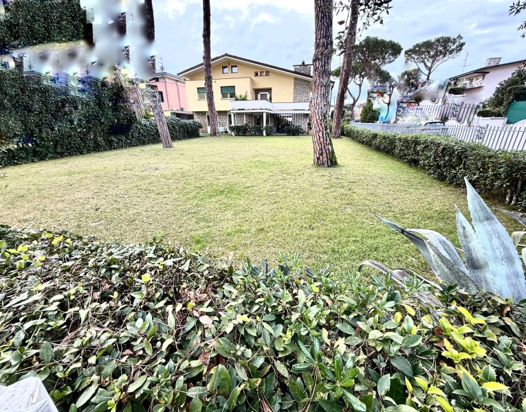 Villa con ampio giardino a 500