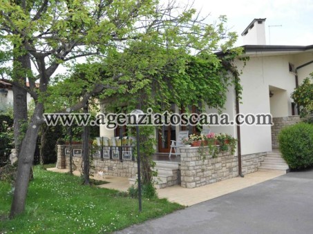 Villetta  Singola Con Giardino