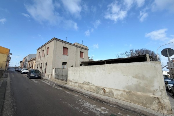 Casa indipendente di ampia met