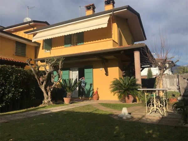 Porzione di Villa in vendita, Forte dei Marmi, Vittoria Apuana 