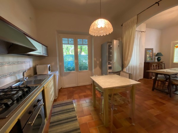 Riferimento SV012 - villa in Покупая и продавая in Forte Dei Marmi