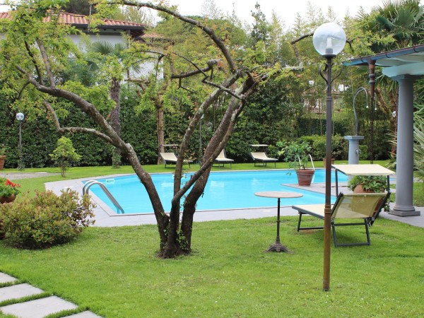 Riferimento SV012 - villa in Покупая и продавая in Forte Dei Marmi