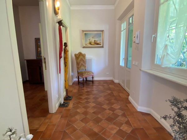 Riferimento SV012 - villa in Покупая и продавая in Forte Dei Marmi