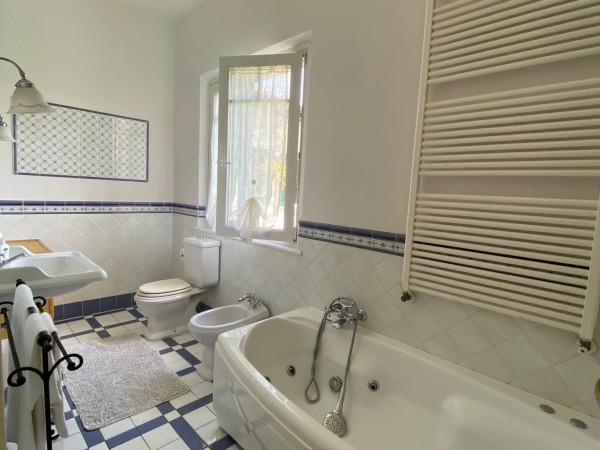 Riferimento SV012 - villa in Покупая и продавая in Forte Dei Marmi