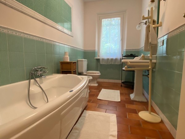 Riferimento SV012 - villa in Покупая и продавая in Forte Dei Marmi