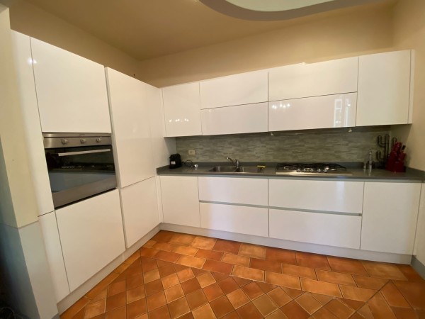 Riferimento SV012 - villa in Покупая и продавая in Forte Dei Marmi