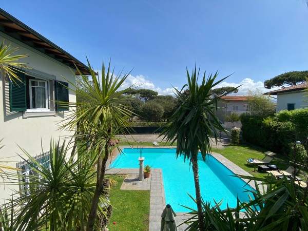 Riferimento SV012 - villa in Покупая и продавая in Forte Dei Marmi