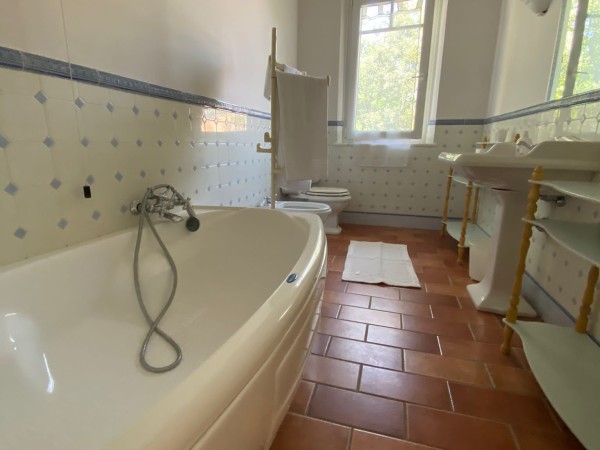 Riferimento SV012 - villa in Покупая и продавая in Forte Dei Marmi