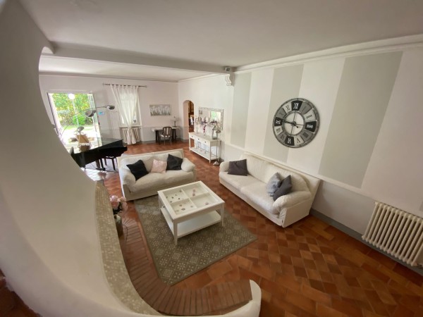 Riferimento SV012 - villa in Покупая и продавая in Forte Dei Marmi