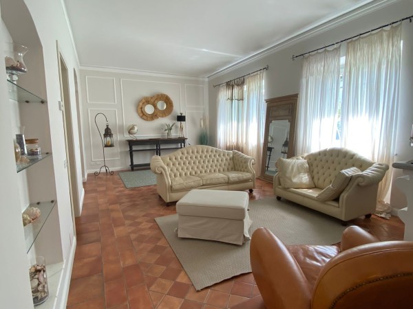 Riferimento SV012 - villa in Покупая и продавая in Forte Dei Marmi