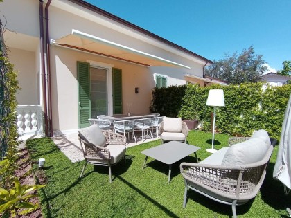 Immobile LT  634 Villino Art nouveau - Villa Bifamiliare in Affitto a Marina Di Pietrasanta