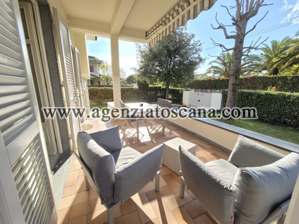 Villa Bifamiliare in vendita, Forte Dei Marmi - Centrale -  36
