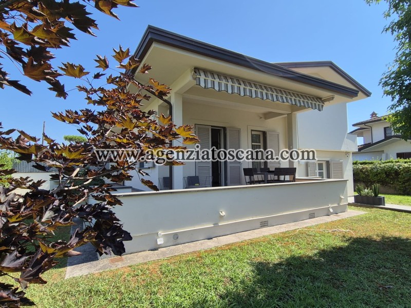 Two-family Villa for sale, Forte Dei Marmi - Centrale -  0