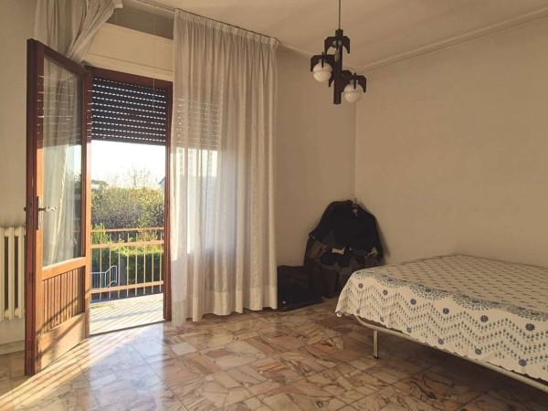 Massa - Cinque Vie - Vendesi a