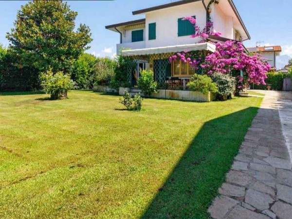 Villa Singola in affitto, Forte dei Marmi, Vittoria Apuana 