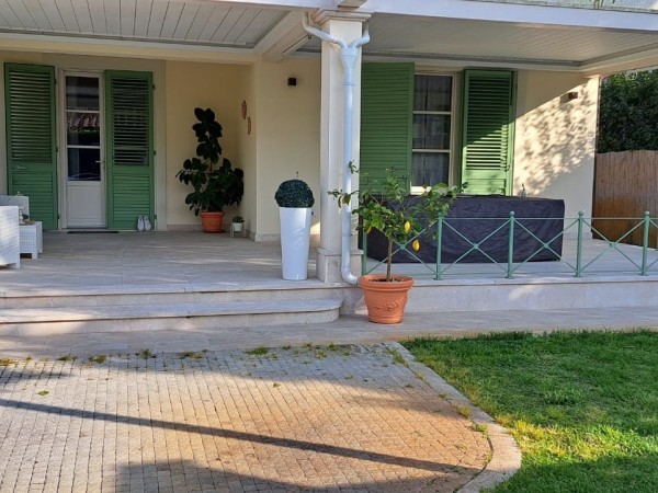 Villa Singola in affitto, Forte dei Marmi 