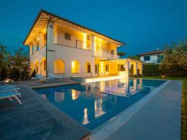 Villa con Piscina in vendita, Forte dei Marmi 