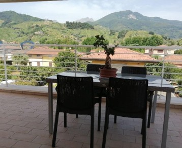 Villetta trifamiliare con giar