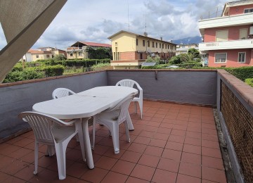 Marina di Carrara - Vendesi tr