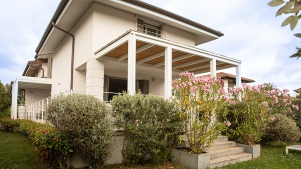 Villa Bifamiliare
